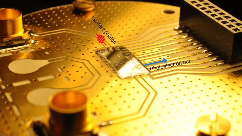 Close-up of the new detector. The nanowire used is so small that it is not even visible in a light microscope. PHOTO: WAQAR KHAN