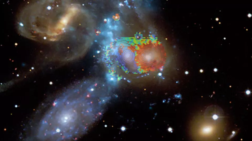 Stephans kvintett observerad genom WEAVE-instrumentet. Färgerna motsvarar olika hastigheter, ljus och röntgenstrålning av het gas. Foto: NASA/CXC/CfA/E. O’Sullivan, Canada-France-Hawaii-Telescope/Coelum, WEAVE Team 